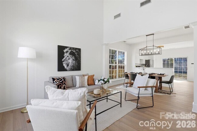 Foto del edificio - 2443 Normancrest Ct