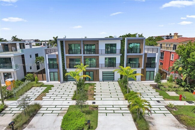 Building Photo - 1825 NE 26th Ave