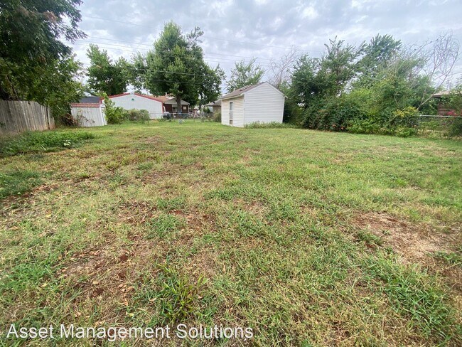 Building Photo - 4 br, 1 bath House - 3220 SE 19th St.