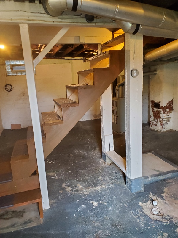 Building Photo - 829 Vankirk St