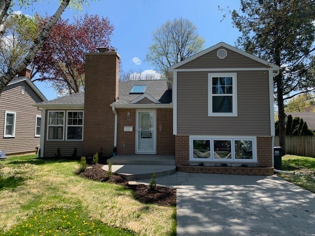 Primary Photo - 251 N Schiller St