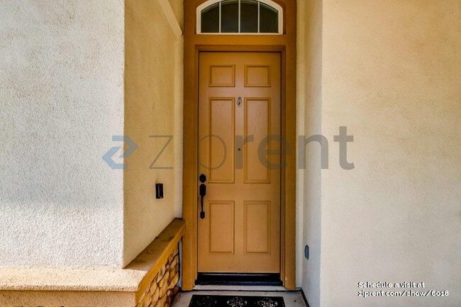 Building Photo - 665 Ray St