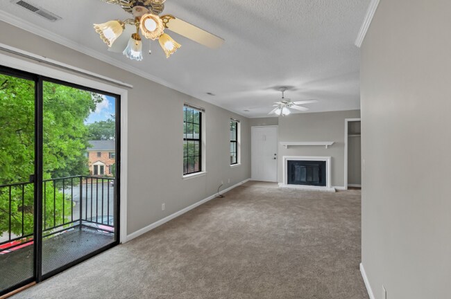Foto del edificio - 764 Fox Ridge Dr