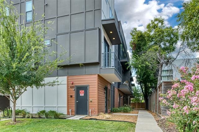 Building Photo - 4205 Roseland Ave