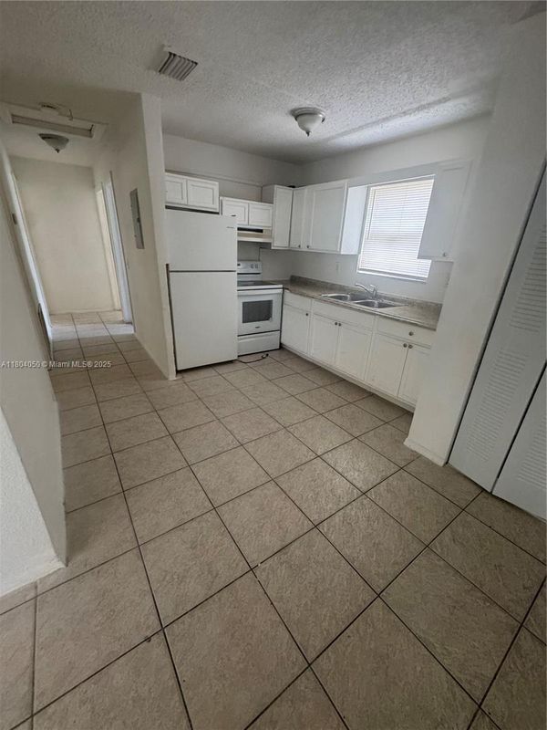 Primary Photo - 2856 NW 14th St