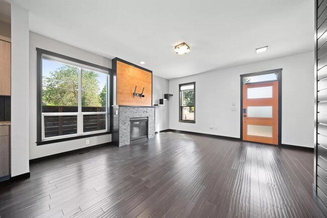 Foto del edificio - Modern 3 Bedroom + 2.5 bath home in SE Por...