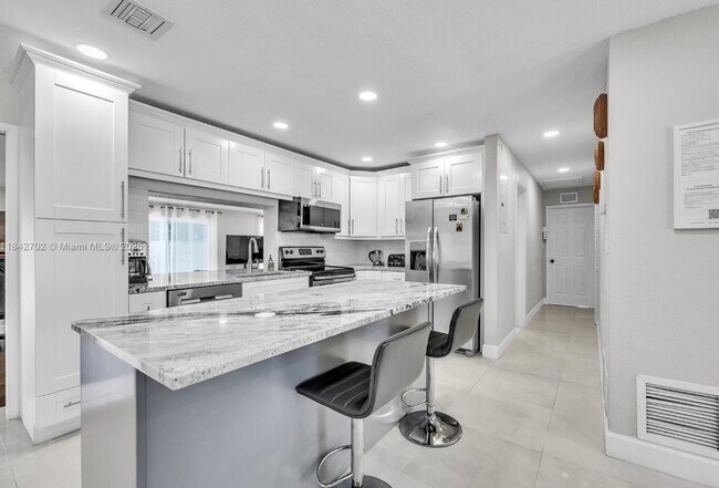 Foto del edificio - 2631 NE 19th Ave