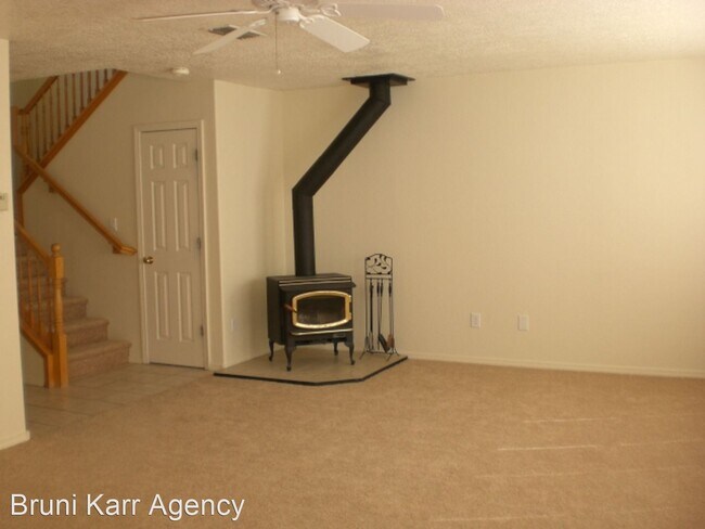 Building Photo - 3 br, 2.5 bath House - 12000 Block of Rain...