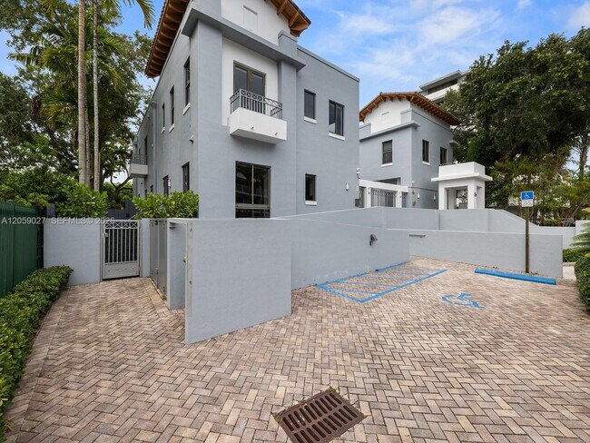 Building Photo - 5864 SW 74th Terrace