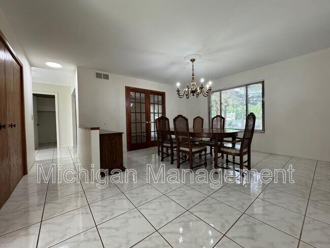 Foto del edificio - 40250 Pinetree Dr
