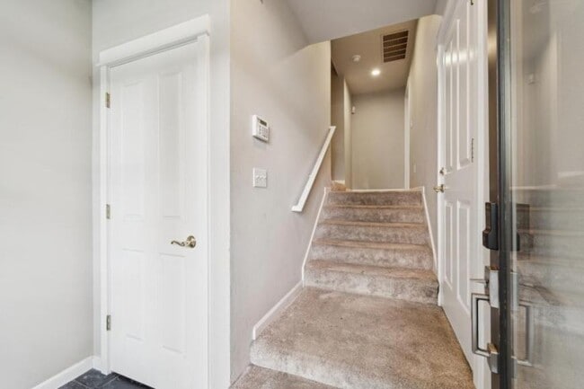 Foto del edificio - 3 bedroom in Seattle WA 98112