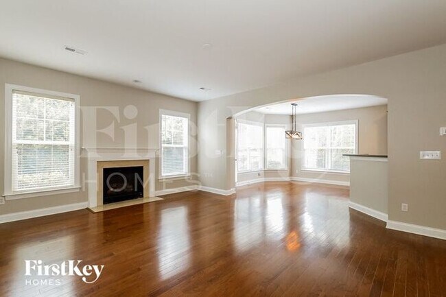 Foto del edificio - 3040 Scottcrest Way