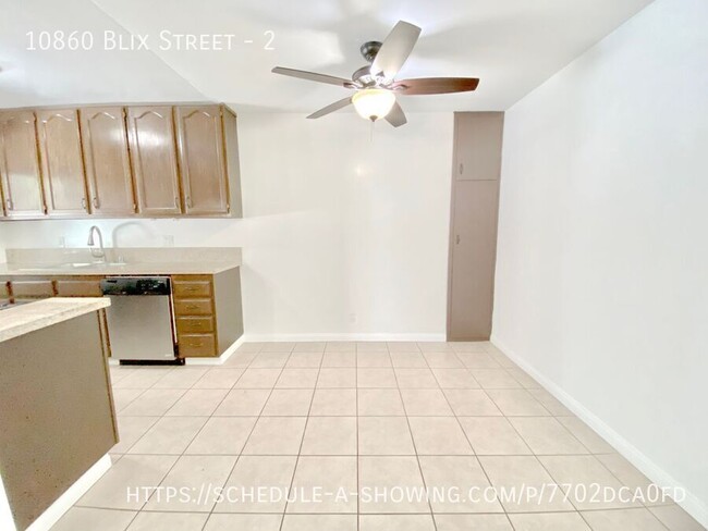 Building Photo - 10860 Blix St