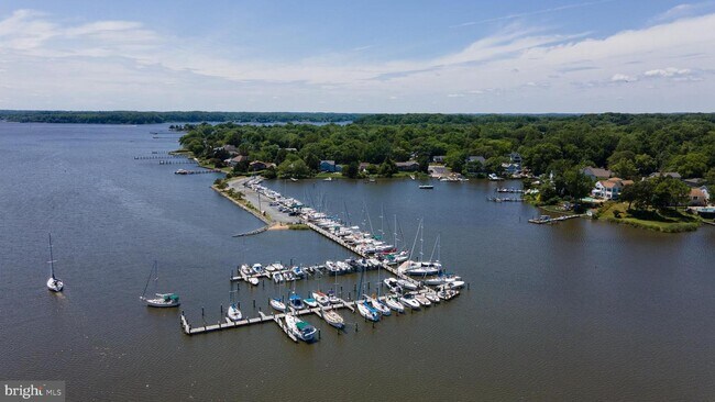 Foto del edificio - 448 Poplar Ln