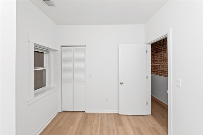 Foto del edificio - 1046 N Kedzie Ave
