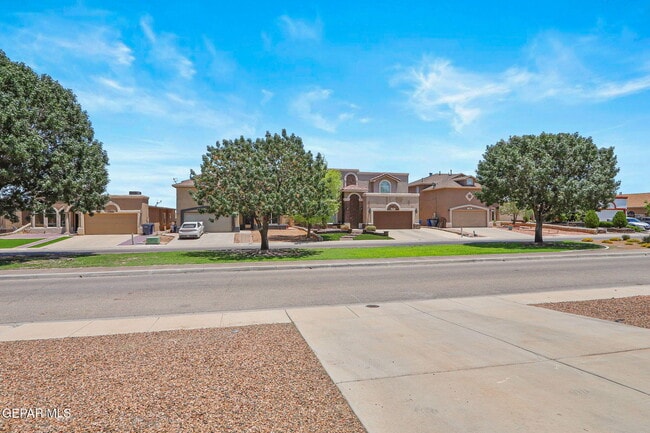 Building Photo - 2057 Shreya St