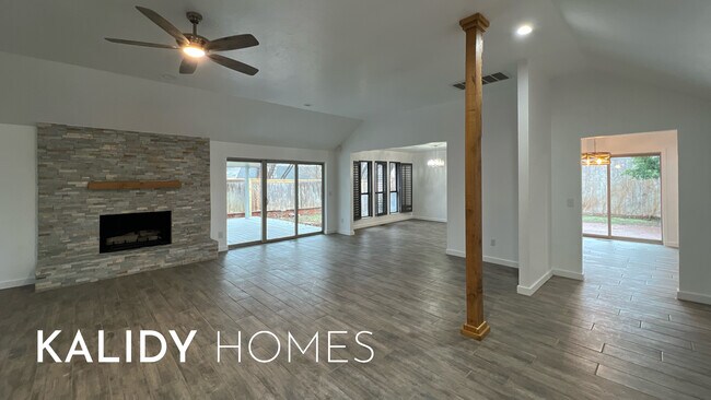 Foto del edificio - 12510 Maple Ridge Rd