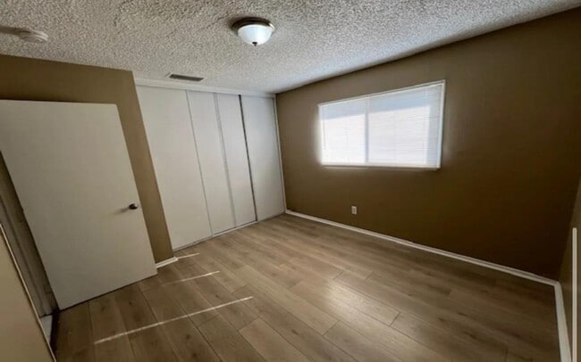 Building Photo - 10490 Hole Ave