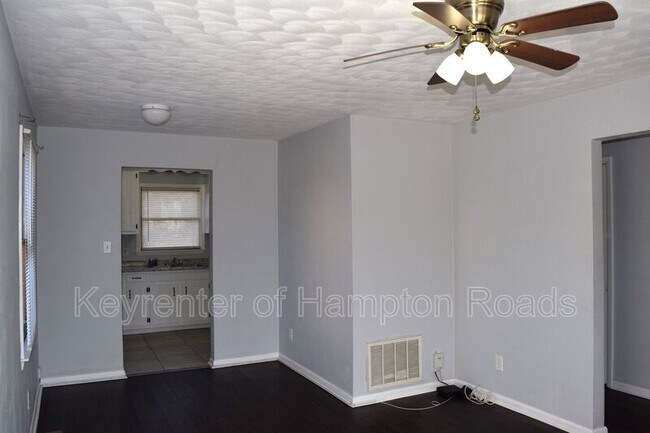Building Photo - 215 A Settlers Landing Rd