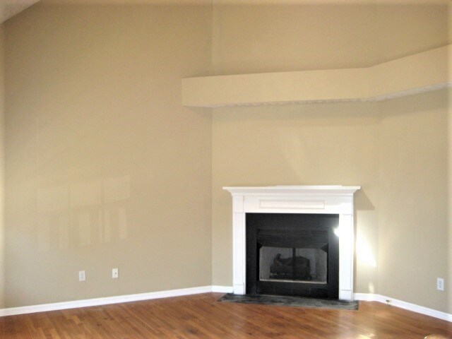 Building Photo - 717 Veneta View Dr