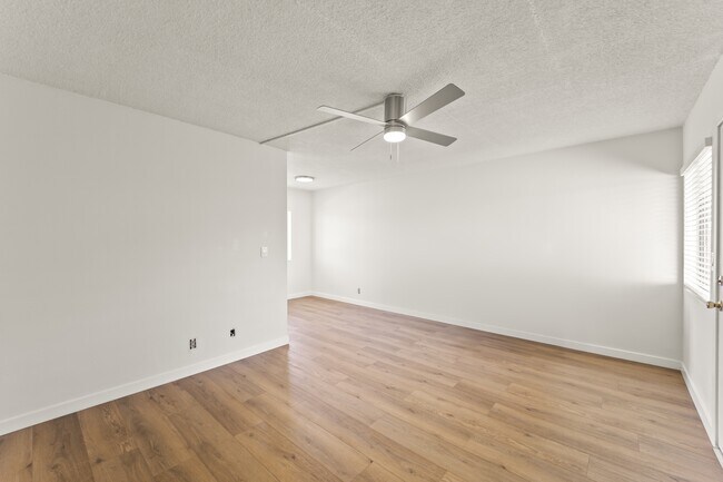 Foto del edificio - 940 W Gage Ave