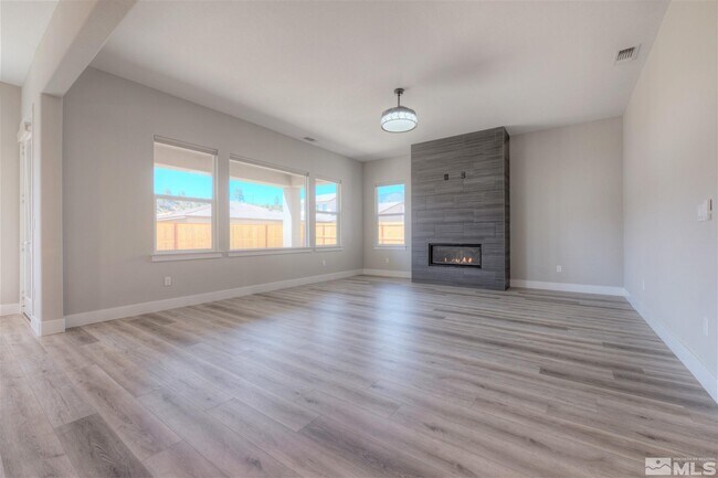 Building Photo - 258 Commodore Dr