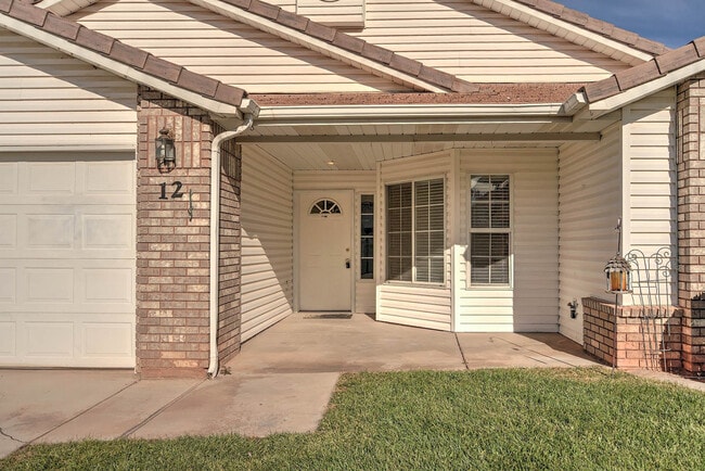 Building Photo - Beautiful Home in Green Valley