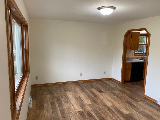 Building Photo - 792 Huntington Dr