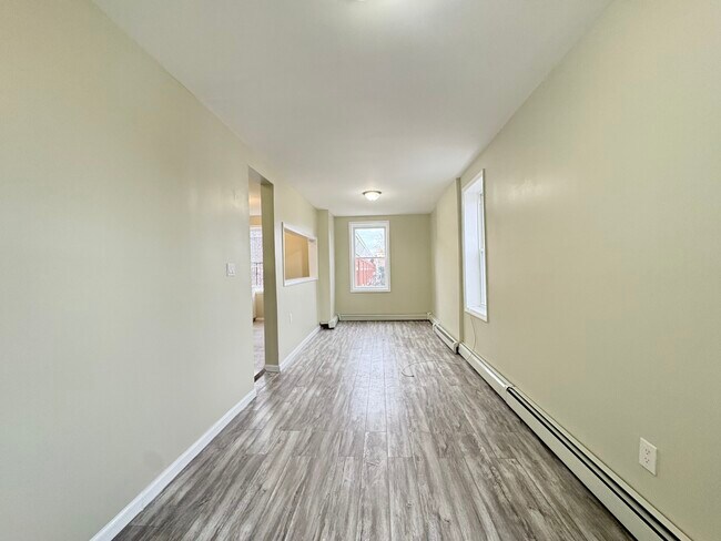 Foto del edificio - 114 Mallory Ave