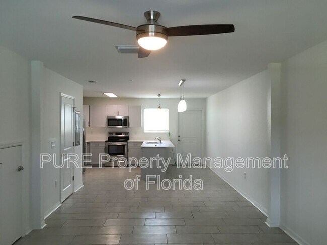 Building Photo - 339 NE Sanchez Ave