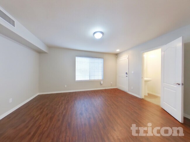 Foto del edificio - 3446 E Avalon Dr