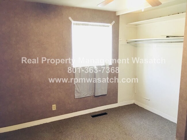 Foto del edificio - Check out This 2 Bedroom 1 Bathroom Salt L...