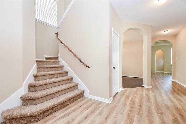 Building Photo - 2802 Silver Bend Ln