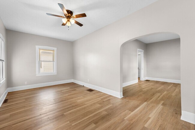 Foto del edificio - Charming 3BR/1BA Home with Modern Updates ...