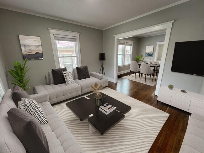 Building Photo - Fully Remodeled 2 Bedroom House!