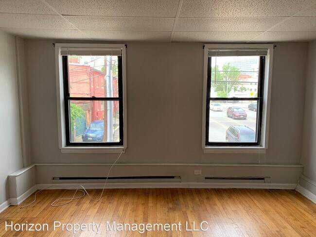 Building Photo - 914 N Charles St