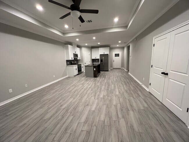 Building Photo - 411 Canal St