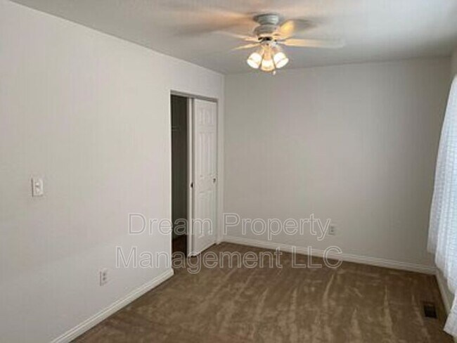 Building Photo - 3057 Armory Dr
