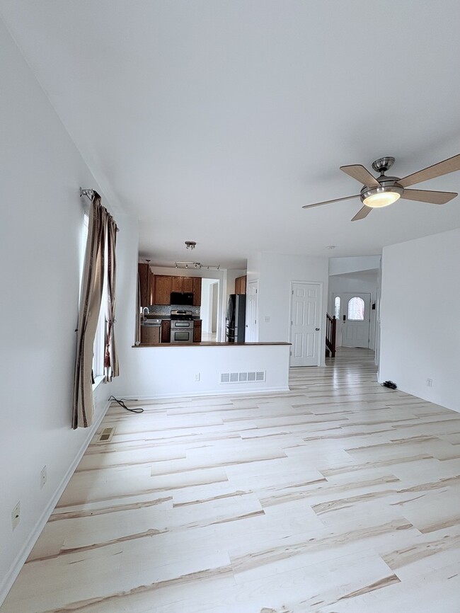 Building Photo - Spacious 4 Bed, 2 Bath Home in Columbus