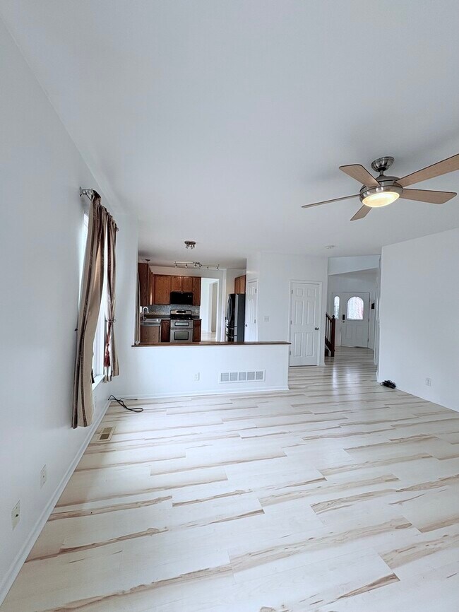 Foto del edificio - Spacious 4 Bed, 2 Bath Home in Columbus