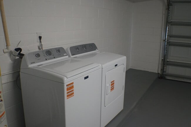 Building Photo - 6157 Sandcrest Cir