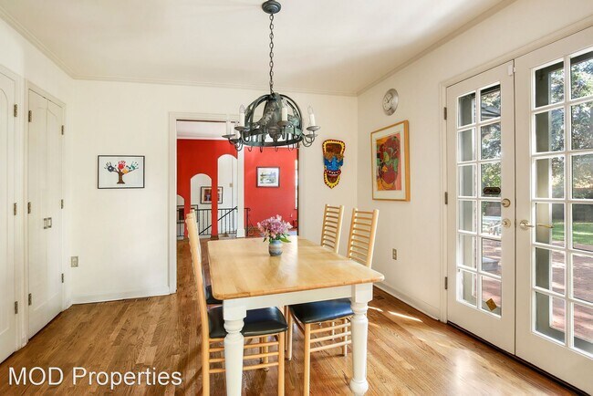 Building Photo - 5 br, 4.5 bath House - 180 N. Dahlia Street