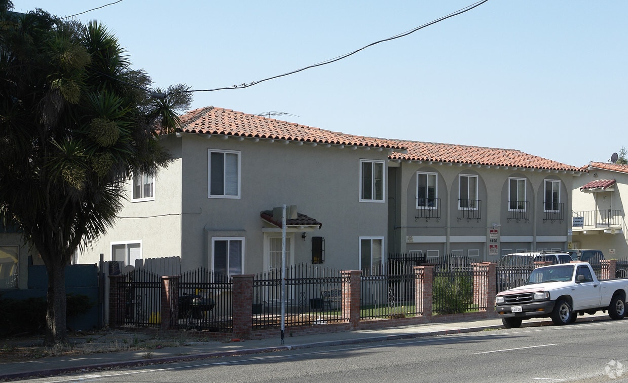 Foto del edificio - Casa Sobrante Apartments