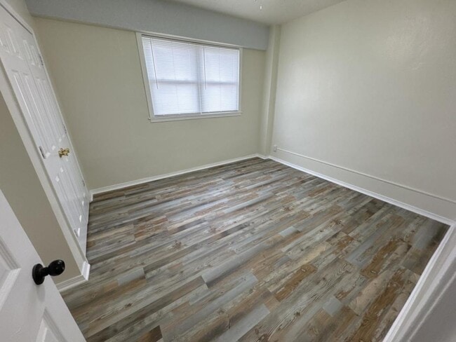 Building Photo - 103 E Central Ave