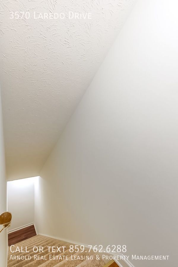 Building Photo - New Listing 3 Bedroom 2.5 Bath