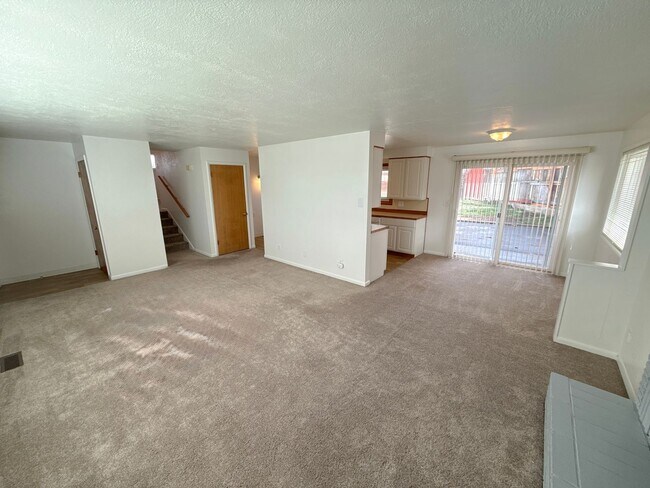 Foto del edificio - 3 Bedroom, 1.5 Bath House in Pacific Terrace neighborhood