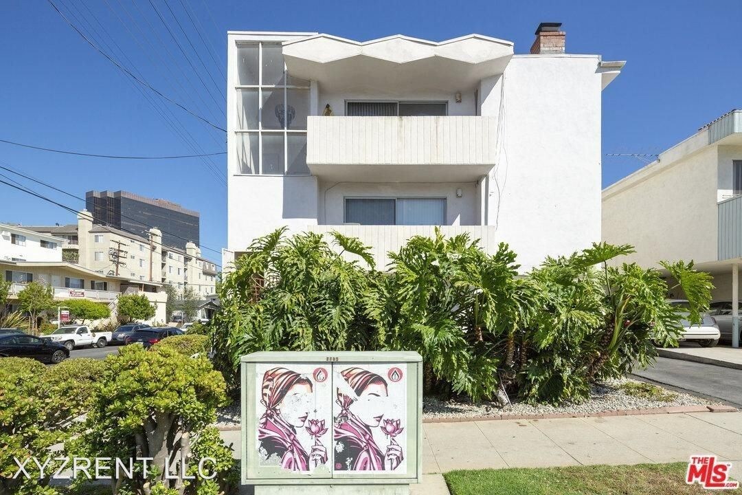 Foto principal - 1005 S Barrington Ave