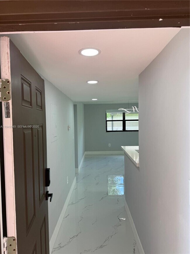 Building Photo - 9937 Nob Hill Pl