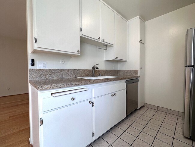 Foto del edificio - 1116 N Olive Dr