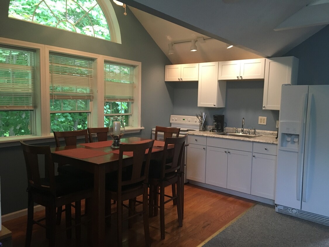 Kitchenette - 390 Main St